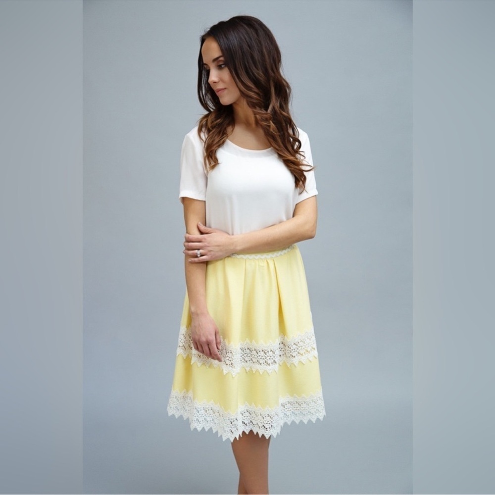 NWOT English Factory Isabelle Lace Skirt Size Mesium